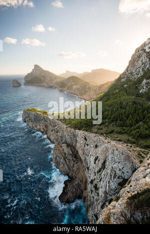 Malerischer Blick auf Cap de Formentor am frühen Morgen, Insel Mallorca, Spanien Stockfoto