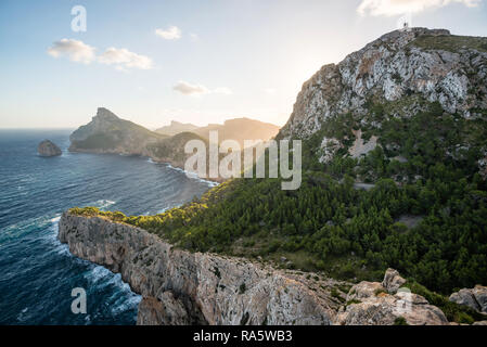 Malerischer Blick auf Cap de Formentor am frühen Morgen, Insel Mallorca, Spanien Stockfoto