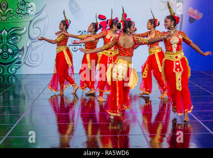 SriLankan Dancers von Hillwood College Dance Troupe treten auf dem Maskdance Festival in Andong Südkorea auf Stockfoto