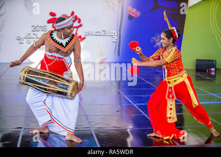 SriLankan Dancers von Hillwood College Dance Troupe treten auf dem Maskdance Festival in Andong Südkorea auf Stockfoto