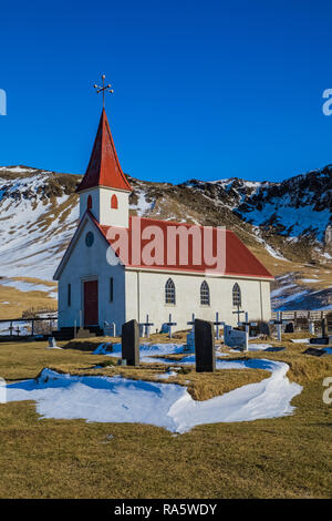 Reyniskirkja Kirche an der Südküste, in der Nähe von Reynisfjara schwarze Sandstrand und Vik, Island Stockfoto