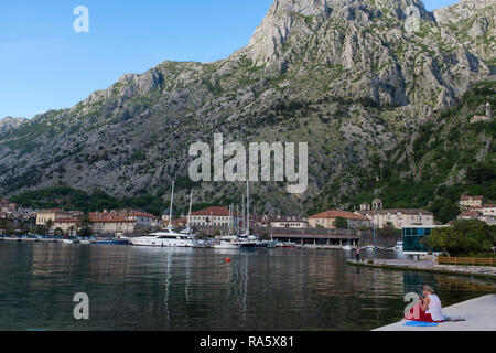 Die Bucht von Kotor ist die nächste Sache zu einem Fjord, dass Südeuropa hat, bietet einen spektakulären Blick über die Bucht von Kotor, Montenegro. Stockfoto