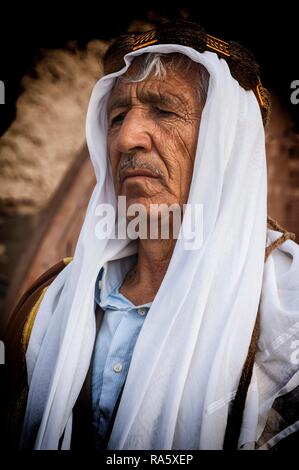 Porträt eines türkischen Mannes tragen traditionelle Tuch, Harran, Şanlıurfa Provinz, Osttürkei Stockfoto