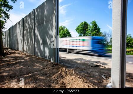 Errichtung von Lärmschutzwänden an der A52, in der Essener Stadtteile Bredeney und Haarzopf, Essen Stockfoto