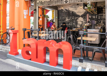 Singapur - 22. Dezember 2018: Amsterdam themed Cafe auf Haji Lane. Dies ist in der Kampong Glam Bereich Stockfoto