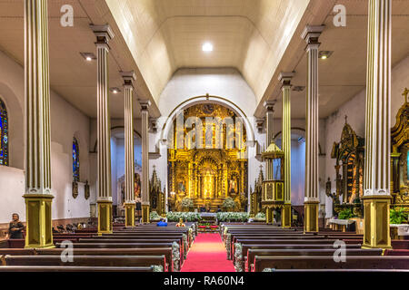 Panama City, Panama - Mar 10 2018 - Das Interieur einer katholischen Kirche an der Casco Viejo, in Panama City in Panama. Stockfoto