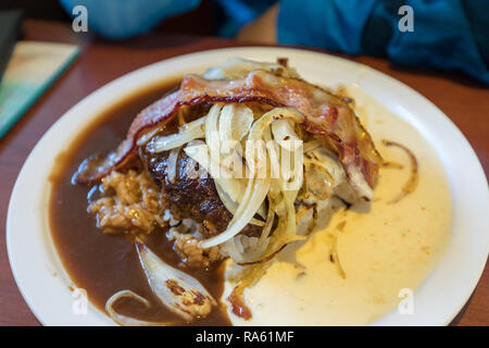 Im Hawaiianischen Stil Hamburger Steak mit Sahne Quelle Stockfoto