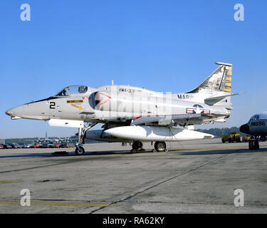 1978 - Ansicht von der linken Seite einer Marine A-4M Skyhawk Flugzeuge sitzen auf dem Flug. Die A-4M ist aus marinen Light Attack Squadron 331 (VMAL-331). Stockfoto