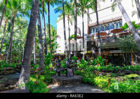 Honolulu, Hawaii - Dec 23, 2018: Blick auf Royal Hawaiian Center an der Kalakaua Avenue, Honolulu Stockfoto