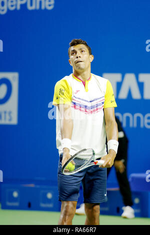 Pune, Indien. 1. Januar 2019. Thiago Monteiro von Brasilien in Aktion in der ersten Runde der Konkurrenz singles bei Tata Open Maharashtra ATP Tennis Turnier in Pune, Indien. Credit: karunesh Johri/Alamy leben Nachrichten Stockfoto