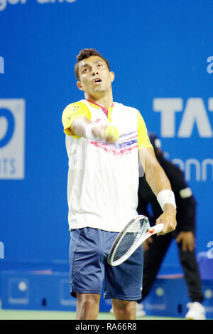 Pune, Indien. 1. Januar 2019. Thiago Monteiro von Brasilien in Aktion in der ersten Runde der Konkurrenz singles bei Tata Open Maharashtra ATP Tennis Turnier in Pune, Indien. Credit: karunesh Johri/Alamy leben Nachrichten Stockfoto