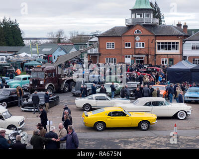 Weybridge, Surrey, Großbritannien. 1. Januar, 2019. Brooklands Museum neue Jahre Tag Oldtimer sammeln. Lage Brooklands Road Weybridge Surrey UK. 01/01/2019 Credit: Martyn Goddard/Alamy leben Nachrichten Stockfoto