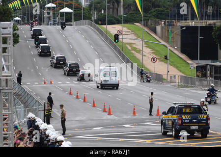 Brasilia, Brasilien. 1 Jan, 2019. DF-Brasilia - 01/01/2019 - Jair Bolsonaro's Amtsantritt als Präsident der Republik - Offizielle Auto Zug während der Einweihung des Präsidenten der Republik Brasilien Jair Bolsonaro am Dienstag, den 1. Januar 2019 in Brasilia zu sehen ist. Foto: Mateus Bonomi/AGIF AGIF/Alamy Credit: Live-Nachrichten Stockfoto