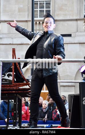 Andrew Lee, Mentalist und Illusionist, London's New Year's Day Parade, Whitehall, London. Großbritannien Stockfoto