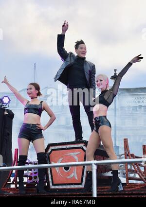 Andrew Lee, Mentalist und Illusionist, London's New Year's Day Parade, Trafalgar Square, London, UK Stockfoto