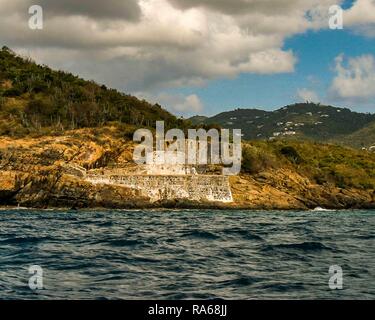 St. Thomas, U.S. Virgin Islands, USA. 29 Mär, 2005. Ruinen von Fort Willoughby, der alten britischen Fort auf historischen Hassel Island, etwas außerhalb von Charlotte Amalie Hafen, Teil der Virgin Islands National Park. Credit: Arnold Drapkin/ZUMA Draht/Alamy leben Nachrichten Stockfoto