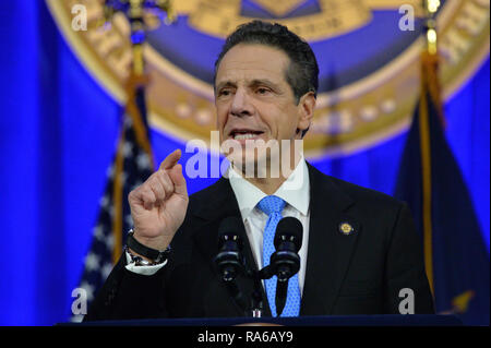 New York, USA. 1. Jan 2019. Reg. Andrew Cuomo gibt seine Antrittsrede auf Ellis Island in New York, am 1. Januar 2019. Credit: Erik Pendzich/Alamy leben Nachrichten Stockfoto