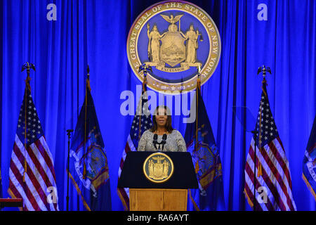 New York, USA. 1. Jan 2019. Letitia James nimmt den Amtseid als New York Attorney General auf Ellis Island am 1. Januar 2019 in New York. Credit: Erik Pendzich/Alamy leben Nachrichten Stockfoto