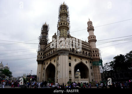 Dezember 19, 2018 - Hyderabad, Telangana, Indien - ein Blick auf die charminar, die in 1591 gebaut wurde, ein Denkmal und Moschee in Hyderabad.. Hyderabad ist die Hauptstadt der südlichen Indien Telangana Zustand. Hyderabad, ein ehemaliger diamond-Trading Center, das war einmal das Qutb Shahi dynastischen Kapital. (Bild: © Azhar Khan/SOPA Bilder über ZUMA Draht) Stockfoto