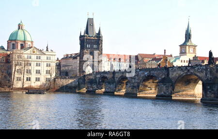 März 1, 2018 - Prag, Tschechische Republik - Die historische Karlsbrücke, im 15. Jahrhundert erbaut, einer der wichtigsten touristischen Sehenswürdigkeiten in Prag. (Bild: © Keith Mayhew/SOPA Bilder über ZUMA Draht) Stockfoto