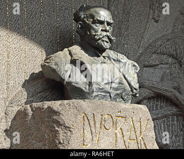 Prag, Tschechische Republik. 3 Mär, 2018. Eine Skulptur mit in der Festung gesehen. VYŠKOV¡ehrad ist eine historische Festung in der Stadt Prag liegt am rechten Ufer der Moldau. Es war im 10. Jahrhundert gebaut. Innerhalb der Burg befindet sich die Basilika von St. Peter und St. Paul, sowie der Vyškov¡ehrad Friedhof, in dem die Überreste von vielen berühmten Persönlichkeiten aus der tschechischen Geschichte. Credit: Keith Mayhew/SOPA Images/ZUMA Draht/Alamy leben Nachrichten Stockfoto