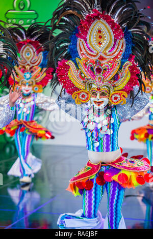 Philippinische Tänzerinnen des Masskara Festivals von Bacolod treten auf dem Maskdance Festival in Andong Südkorea auf Stockfoto