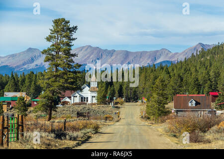 Historische Tin Cup Gemeinschaft in Colorado, in ländlicher Umgebung mit begrenztem Zugang im Winter. Stockfoto