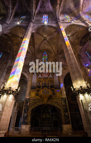 PALMA DE MALLORCA, SPANIEN - Sep 30, 2018: Innenansicht der Kathedrale Santa Maria von Palma (La Seu) in Palma de Mallorca, Spanien Stockfoto