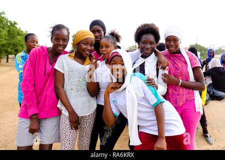 Gruppe der senegalesischen Mädchen, Dakar, Senegal Stockfoto