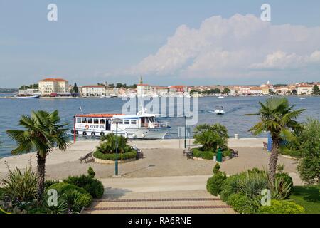 Blick auf Porec von der Insel Sveti Nikola, Poreč, Istrien, Kroatien Stockfoto