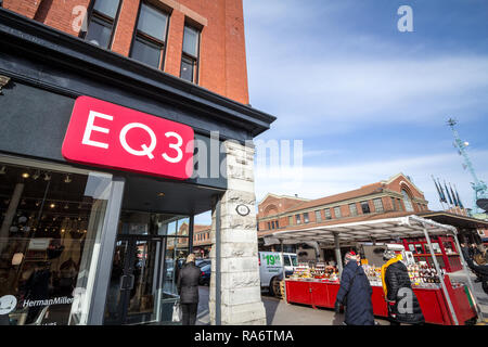 OTTAWA, Kanada - 11 November, 2018: EQ3-Logo Vor Ihren lokalen Laden in der Innenstadt von Ottawa, Ontario. EQ3 ist eine kanadische Handelskette Mode verkaufen Stockfoto