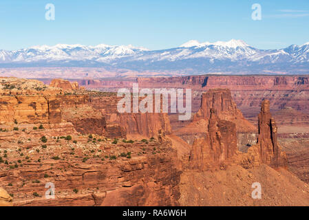 Shafer Canyon Overlook im Canyon Lands National Park Utah. Insel im Himmel Bezirk hat große entfernten Blick auf die La Salle Berge. Stockfoto