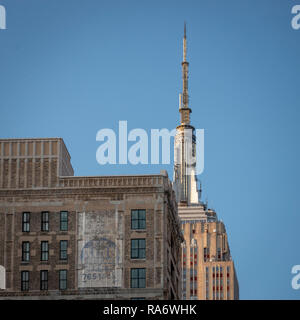 Street View auf das Empire State Building, Manhattan, New York City, USA Stockfoto