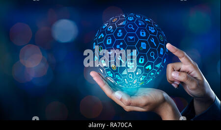 Symbol "Internet World in den Händen eines Geschäftsmannes Netzwerk Technologie und Kommunikation Raum Eingabedaten Stockfoto