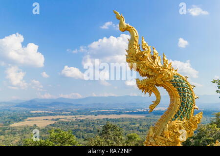 Thai Drache oder Schlange König oder Naga Statue in der thailändischen Tempel, in Lampang Stadt in Thailand. Stockfoto