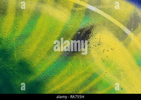 Nahaufnahme von gelben und grünen Graffiti Textur Hintergrund, Deutschland Stockfoto