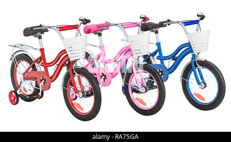 Satz farbiger Kinder Fahrräder mit Stützräder und Körbe. 3D-Rendering auf weißem Hintergrund Stockfoto