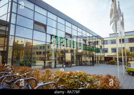 Oktober 19, 2018 Deutschland. Helios Klinikum Krefeld. Fahrrad ökologische Verkehrsträger in Europa. Fahrrad parken auf dem Gebiet der Krankenhaus clin Stockfoto