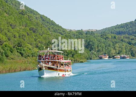 Bootsfahrt von Skradin zu Nationalpark Krka, Dalmatien, Kroatien Stockfoto