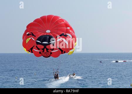 Parasailing, Nice, Alpes-Maritimes, Provence-Alpes-Côte d'Azur, Frankreich Stockfoto