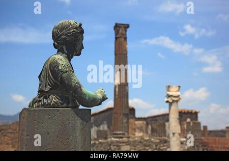 Statue von Diana am Tempel von Apollo, Pompei, Kampanien, Italien, Europa Stockfoto