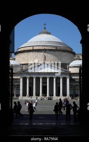 Die Basilika San Francesco Di Paola Kirche auf der Piazza del Plebiscito Square, Neapel, Kampanien, Italien, Europa Stockfoto