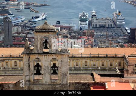 Anzeigen von Neapel über die Certosa di San Martino Kloster von Sant'Elmo, Neapel, Kampanien, Italien, Europa Stockfoto