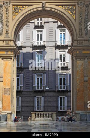 Die Galleria Umberto I, ein Einkaufszentrum in der Altstadt von Neapel, Kampanien, Italien, Europa Stockfoto