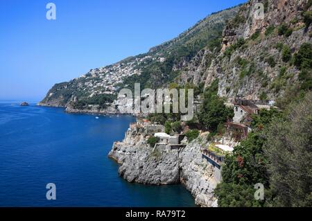 Küste in Praiano an der Amalfiküste, Kampanien, Italien, Europa Stockfoto