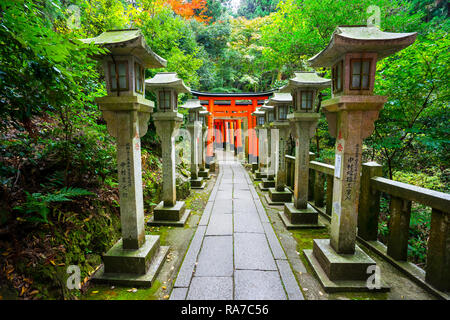 Senbon Torii in Fushimi Inari Schrein. Fushimi Inari Schrein ist das Heiligtum des Gottes in Fushimi Inari. Diese Station in Kyoto, Japan. Stockfoto