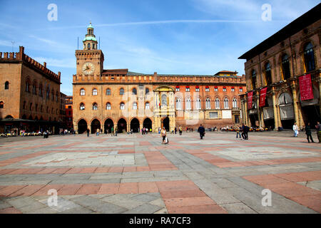 Der Palazzo Comunale und Piazza Maggiore in Bologna, Italien. Stockfoto