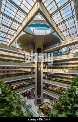 Innenraum des Hyatt Regency O'Hare, von John Portman konzipiert Stockfoto