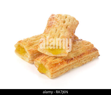 Knusprige Kuchen mit Ananas auf weißem Hintergrund Stockfoto