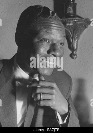 Nat King Cole. 17. März 1919 - 15. Februar 1965. Amerikanischer Jazzpianist und Sänger. Hier bei einem Besuch in Stockholm Schweden 1954 bei einem Auftritt. Foto Kristoffersson. Stockfoto